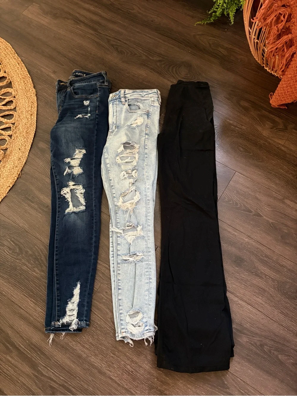 Women’s AE Distressed Skinny Jeans - Dark Blue, Light Blue & Black LOT size 6